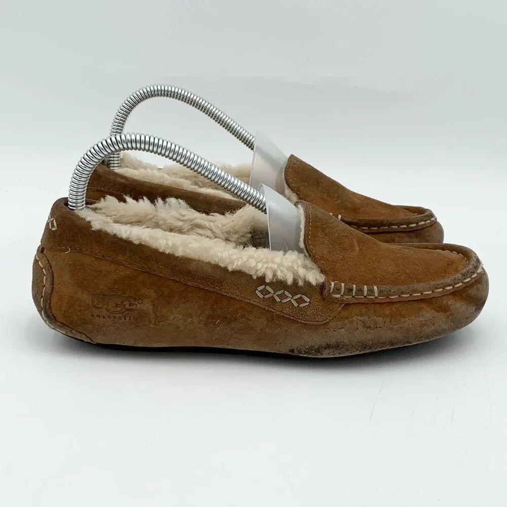 UGG Tan Suede Moccasin Slippers woman’s size 7